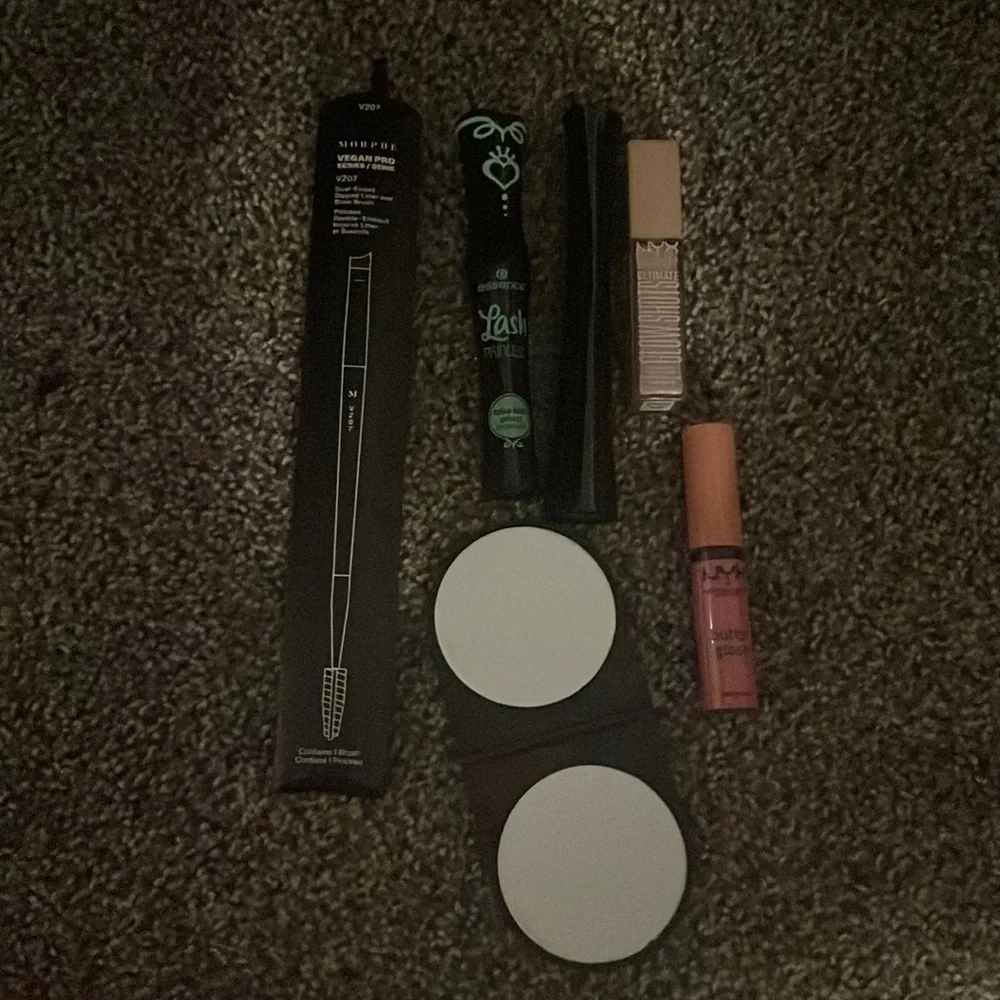 Small Makeup Bundle - Picture 1 of 7